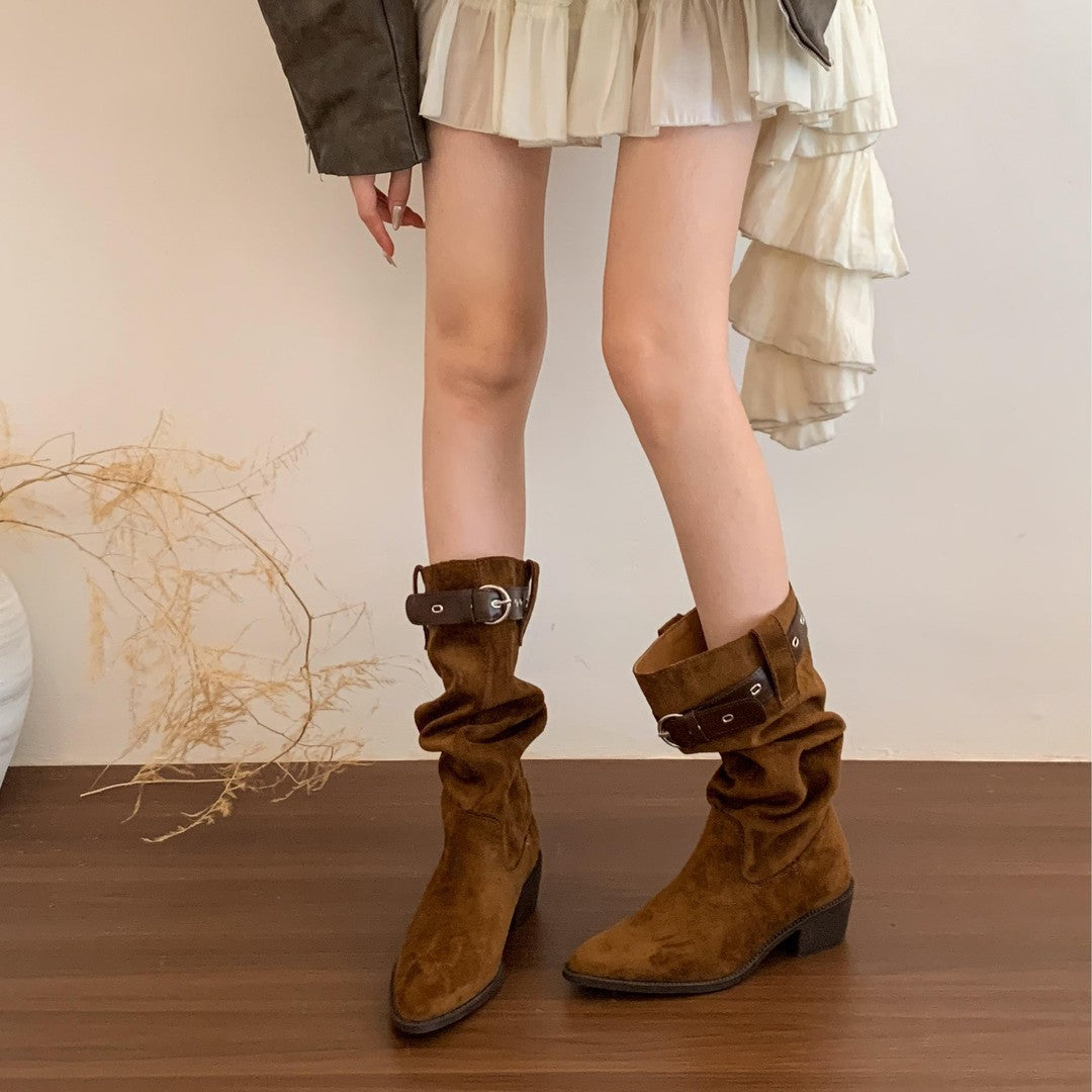 Damen Rustikale Wildleder-Stiefel mit modischem Falten-Design und verstellbarem Riemen EB