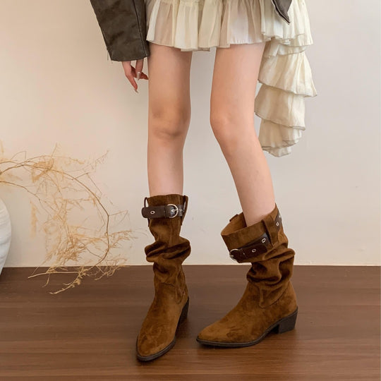 Damen Rustikale Wildleder-Stiefel mit modischem Falten-Design und verstellbarem Riemen EB