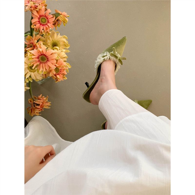 Damen elegante Mules mit Rüschendetails und gepunktetem Design EB