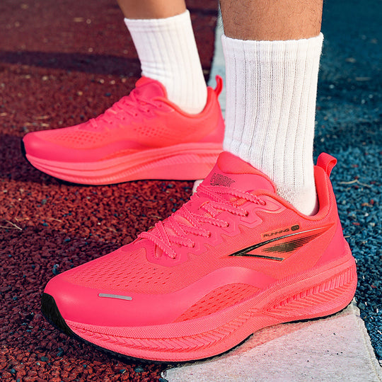 Unisex nan maximal gedämpfter leistungsorientierter Laufschuh mit reaktionsfreudiger Zwischensohle und atmungsaktivem Mesh EB
