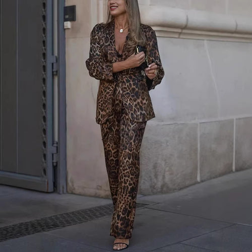 Damen Elegantes und modernes Anzugset mit Leopardenmuster EB