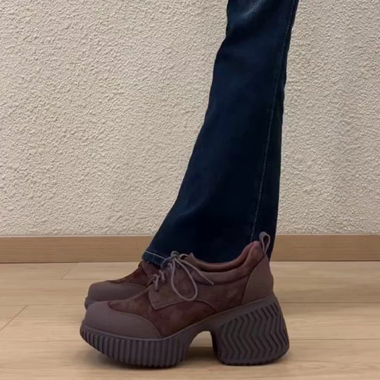 Damen Plattform Sneakers mit markantem Wellenprofil und schicker Schnürung EB