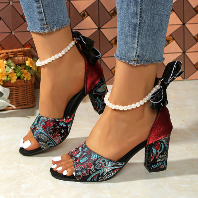 Damen  offene Mules mit besticktem Paisley-Muster, glänzender Kunstlederblatt und mittelhohem Blockabsatz EB