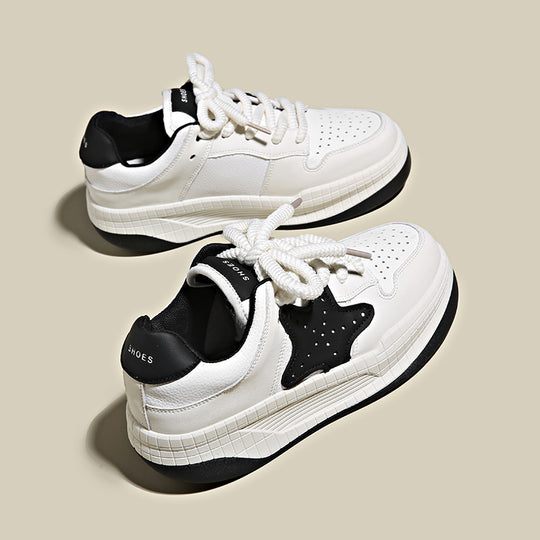 Damen Sneakers im stylischen Sportdesign mit atmungsaktiver Oberflächenstruktur und stabiler Sohle EB