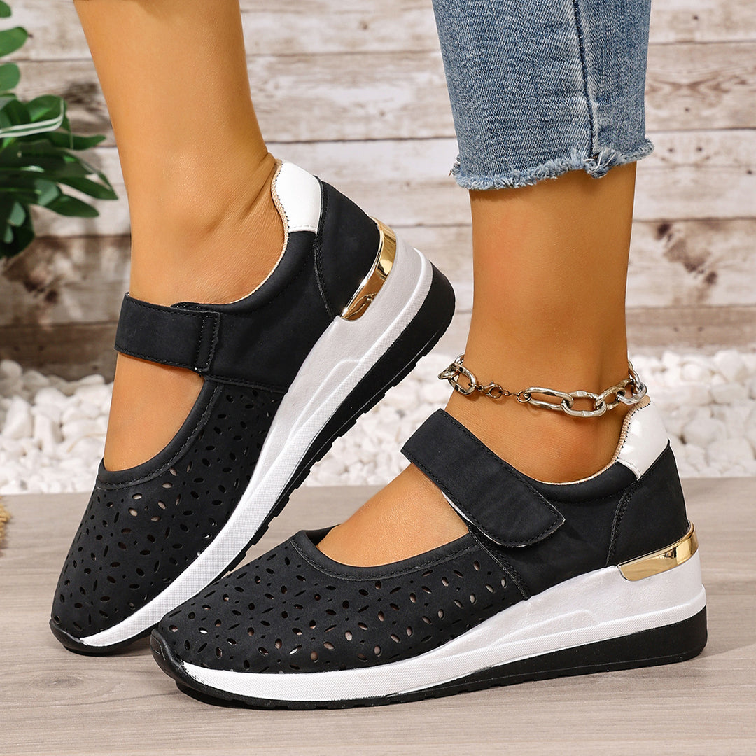 Damen  sportlich-elegante Mary-Jane Keilslipper mit Klettverschluss und perforiertem Obermaterial EB