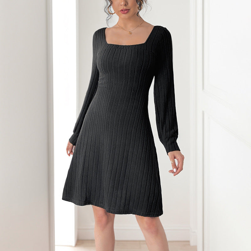 Damen Strickkleid mit quadratischem Ausschnitt und langen Ärmeln EB