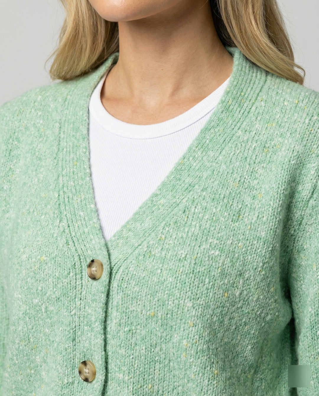 Damen hüftlanger Melange-Feinstrickcardigan mit Perlmuttknopfleiste und gerippten Bündchen EB