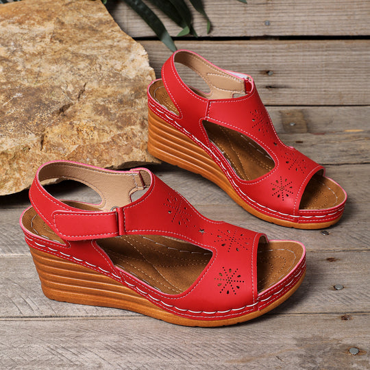 Damen Wedge-Sandalen mit luftigen Cut-Outs und verstellbarem Riemen EB