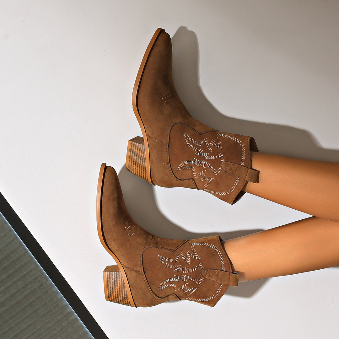 Damen nan Kurzschaft‑Westernboot mit dekorativer Stickerei, eckigem Blockabsatz und weichem Veloursfinish EB
