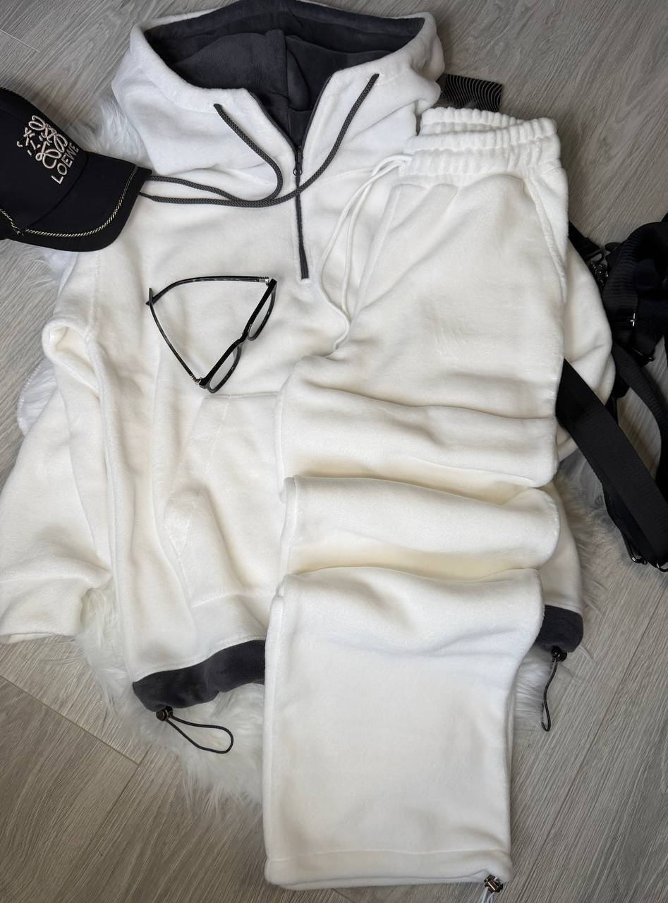 Damen Fleece-Loungewear-Set mit halbem Frontzip, gefütterter Kapuze und hochgeschnittener Komforthose Eichborn Berlin