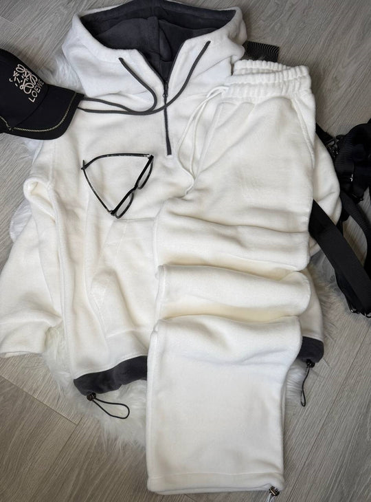 Damen Fleece-Loungewear-Set mit halbem Frontzip, gefütterter Kapuze und hochgeschnittener Komforthose Eichborn Berlin