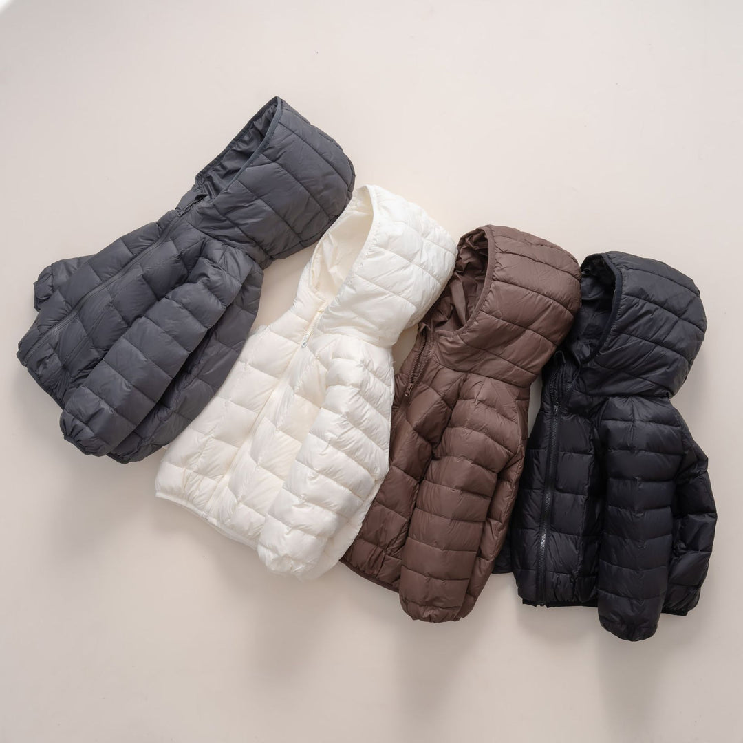 Damen warme Daunenjacke mit Kapuze und quer gestepptem Design EB