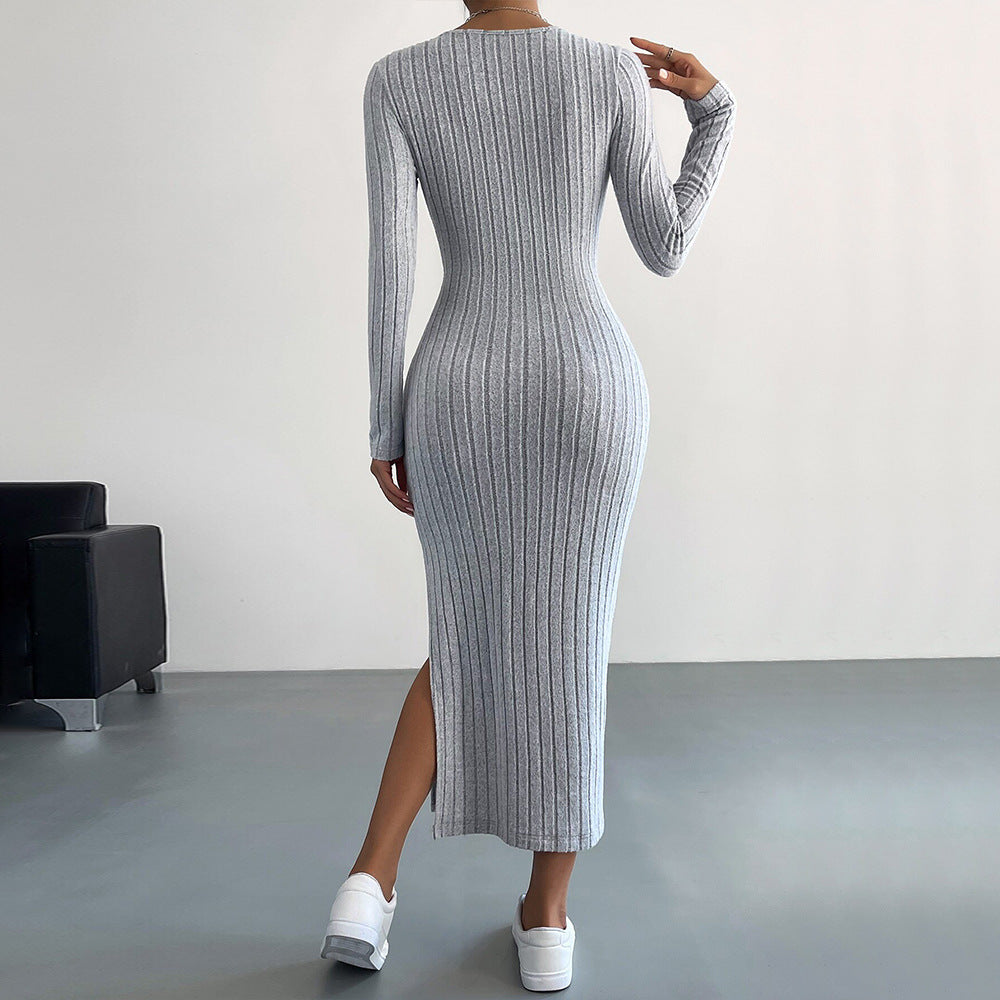 Damen figurbetontes Rippenstrick-Midikleid mit schmaler Silhouette, Rundhalsausschnitt und seitlichem Oberschenkelschlitz Eichborn Berlin