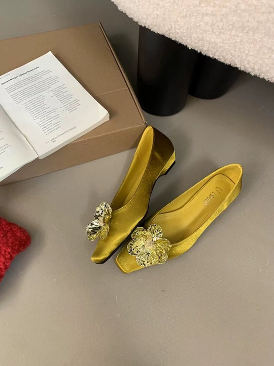 Damen elegante Ballerina-Pumps mit funkelndem Blumenakzent EB