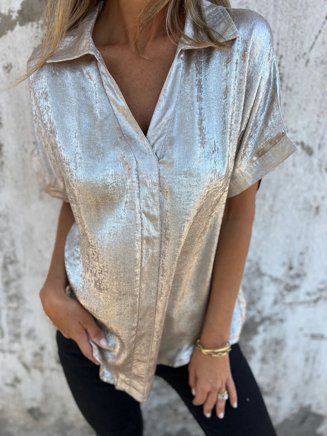 Damen Elegante Satinbluse mit glänzendem Finish und lässigem Schnitt EB