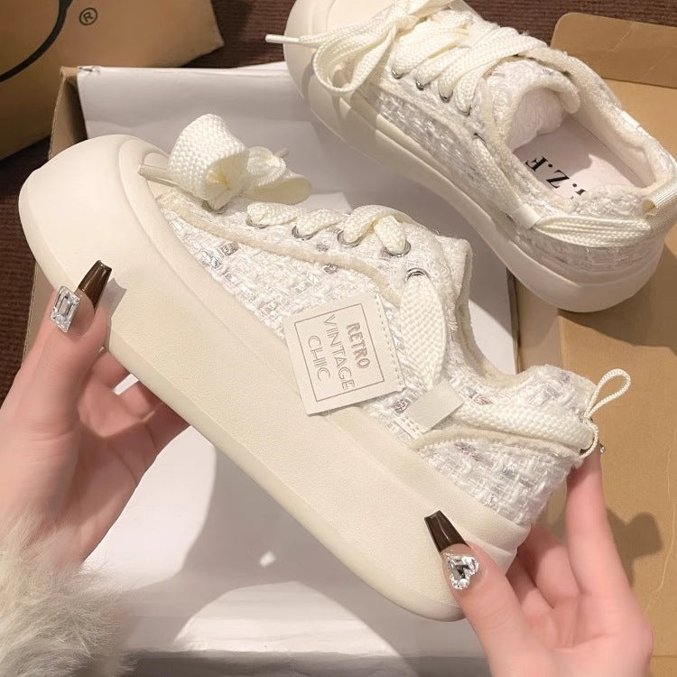 Damen Sneakers mit innovativer transparentem Füllung und modischen Schnür-Details EB