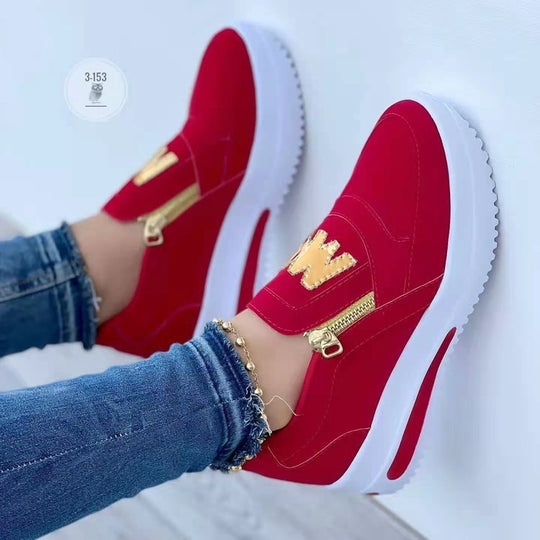 Damen nan Slip-On Plateau-Sneaker mit seitlichem Deko-Reißverschluss und metallischer Logo-Applikation EB