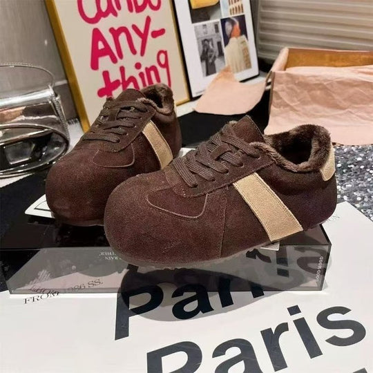 Damengefütterte Sneaker mit weichem Innenfutter und rutschfester Sohle EB