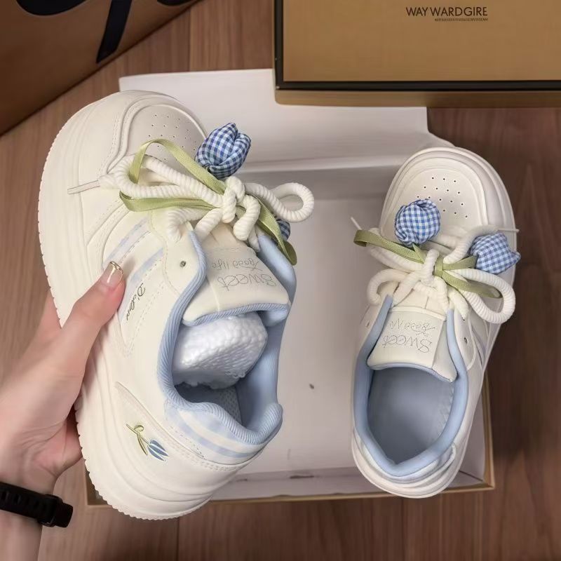 Damen Sneakers mit verspieltem Design und dekorativen Schleifen von EB