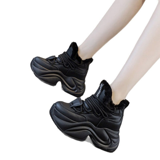 Damen Hochflorige Sneaker mit trendigem Futter und rutschfester Sohle EB