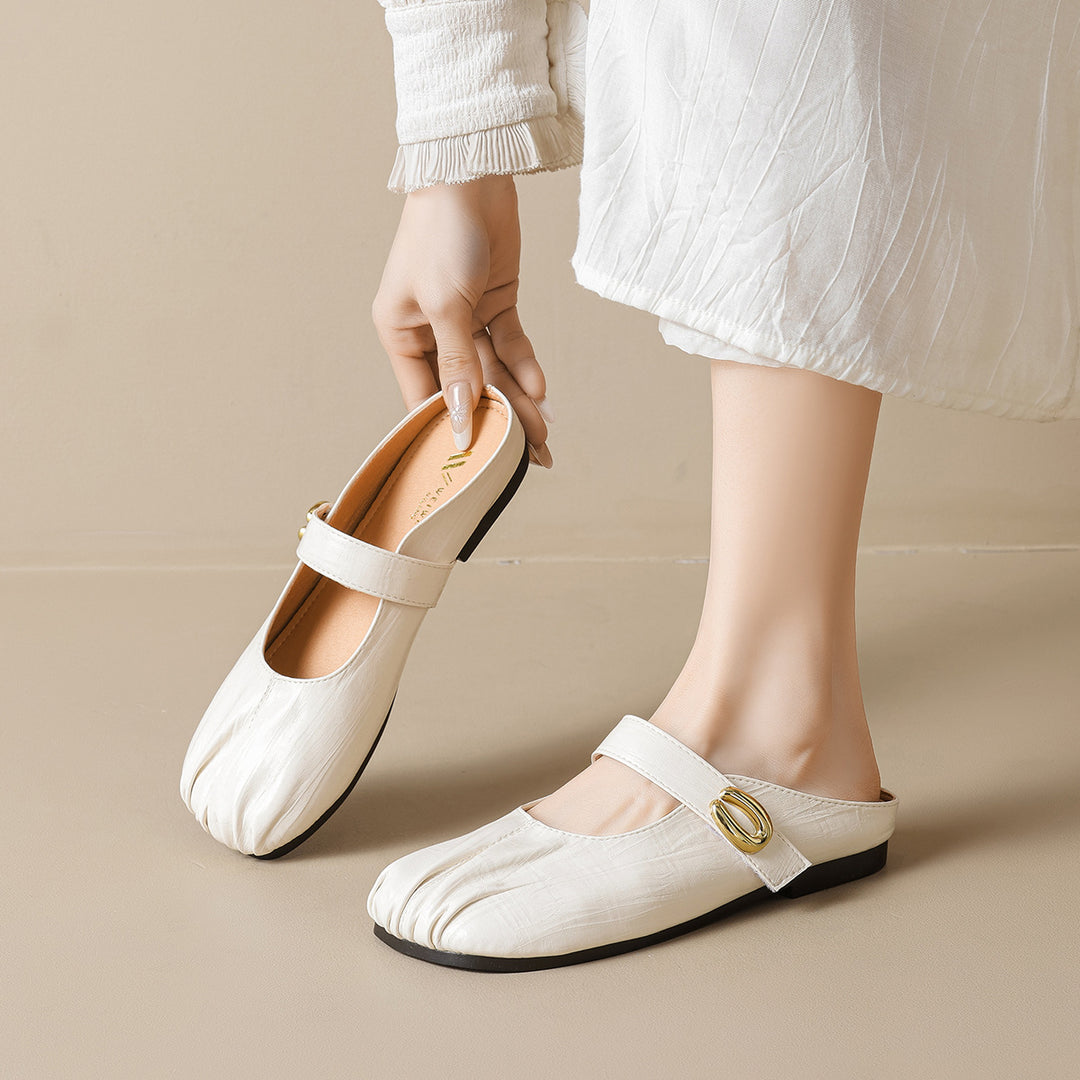 Damen Slipper mit dekorativer Schnallenverzierung und besonderer Faltenoptik EB