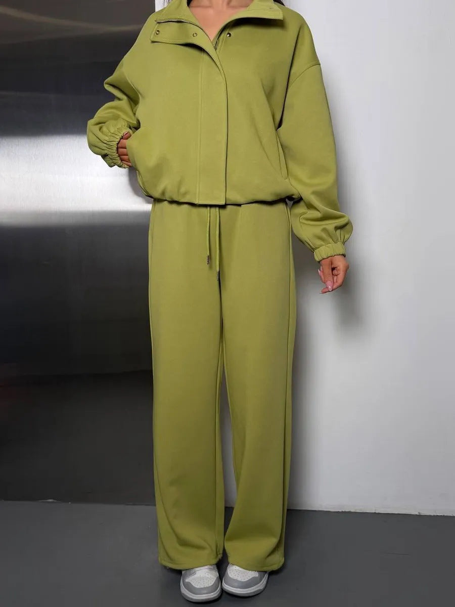 Damen gekürztes Reißverschluss-Hoodie mit Stehkragen und hochgeschnittener Kordel-Jogginghose Eichborn Berlin