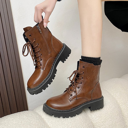 Damen nan knöchelhohe Combat-Boots in Lackoptik mit robuster Profilsohle und seitlichem Reißverschluss EB
