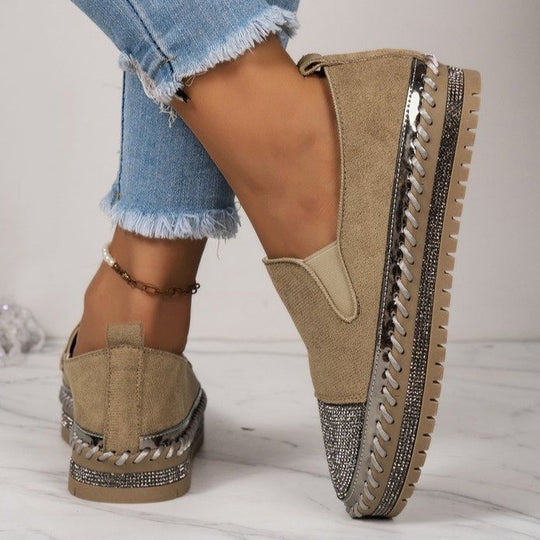 Damen Slip-On Sneakers mit schimmerndem Vorderbereich und modischem Plateau EB
