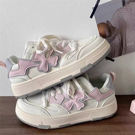 Damen Sneakers mit floralen Applikationen und innovativem Komfortfunktionsdesign EB