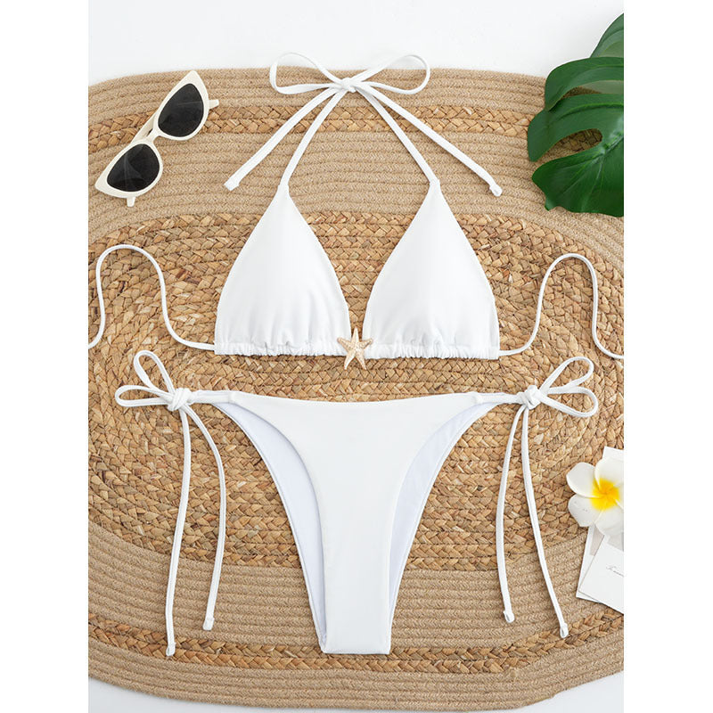 Damen Triangel-Bikini mit schmalen Trägern und dekorativem Anhänger EB