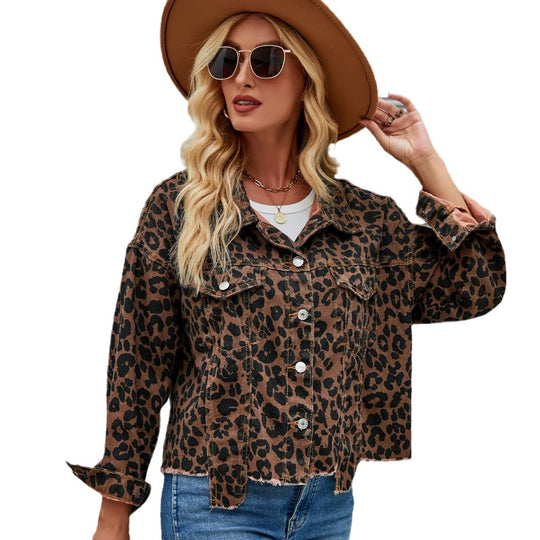 Damen Jeansjacke im angesagten Leo-Design mit oversized Schnitt EB