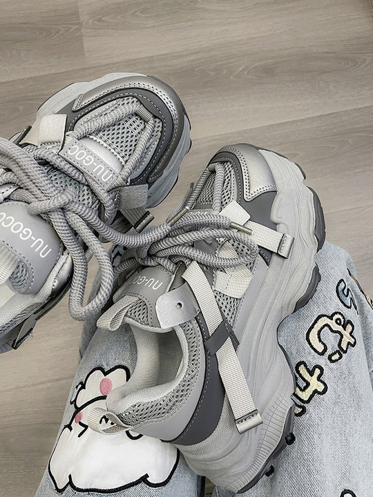 Damen Sportliche Chunky Sneakers mit atmungsaktiver Mesh-Oberfläche und innovativem Schnürsystem EB