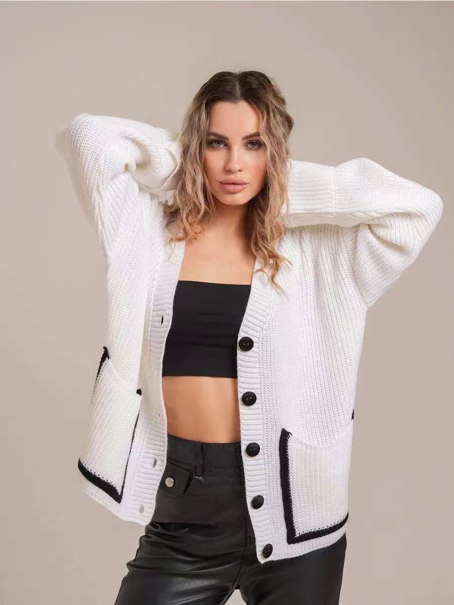 Damen lässiger Strickcardigan mit kontrastierenden Taschen und klassischen Knopfdetail EB