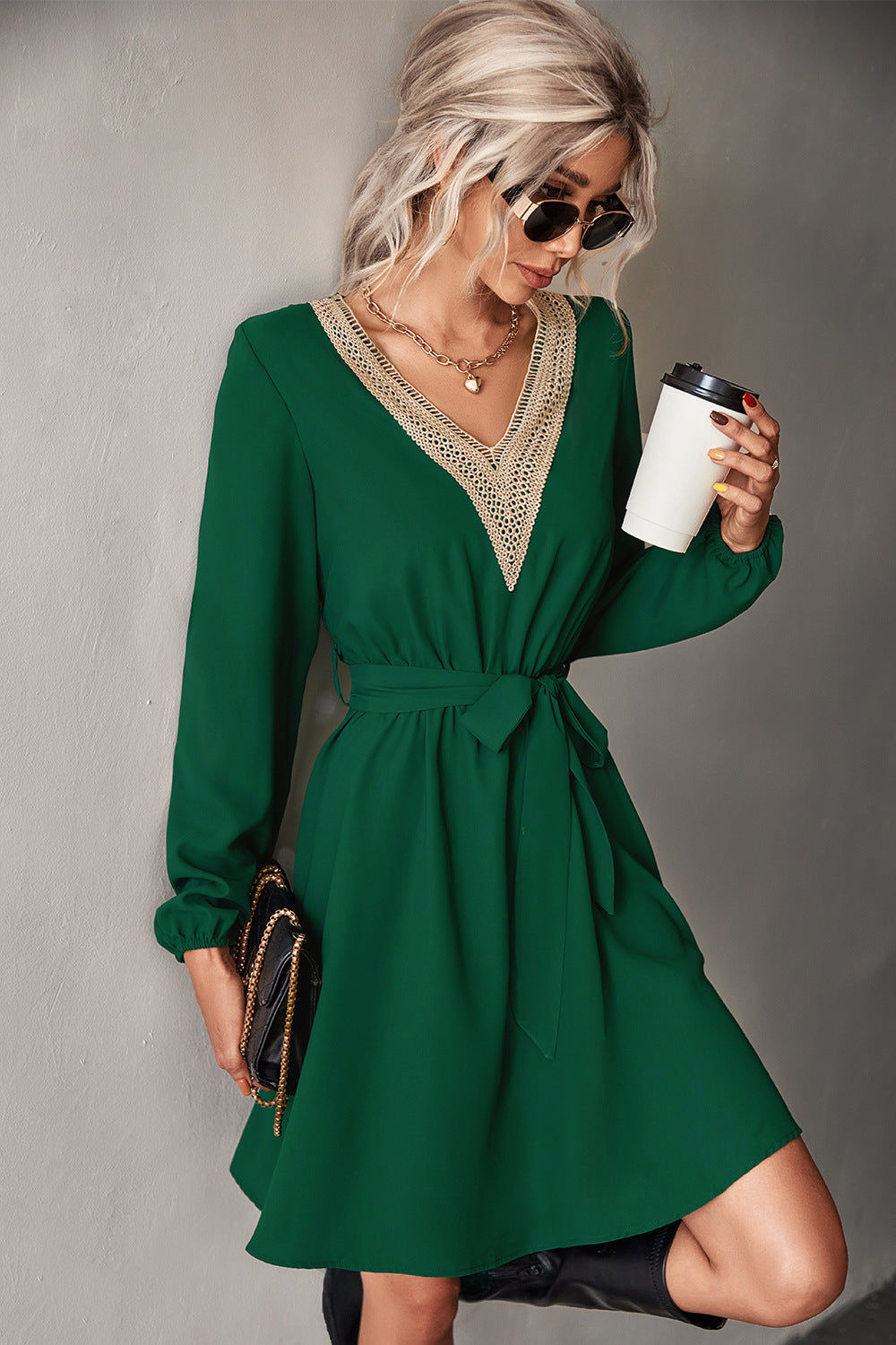 Damen elegantes Kleid mit V-Ausschnitt, Rüschendetails und Taillengürtel EB