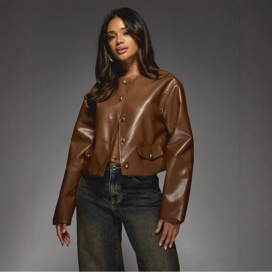 Damen Kunstlederjacke mit glänzendem Finish und dekorativen Knöpfen EB