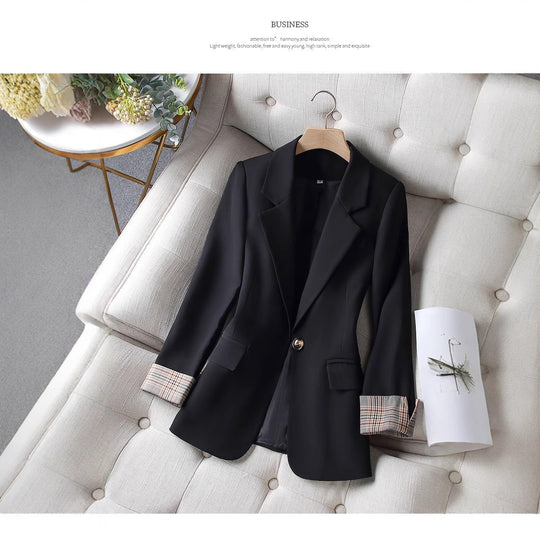Damen Eleganter Blazer mit modernen Karodetails EB