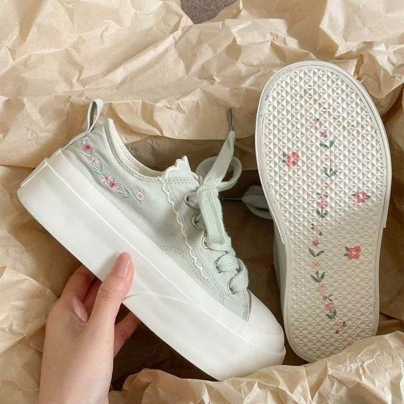 Damen Modische Plateau-Sneaker mit floralen Applikationen und atmungsaktiver Sohle EB