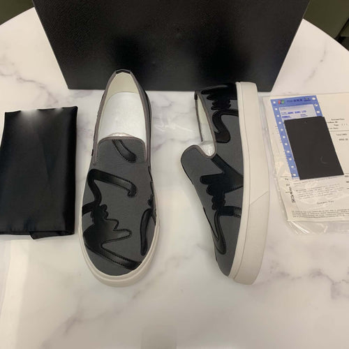Damen Slip-On Sneakers mit auffälligem Design und rutschfester Laufsohle EB