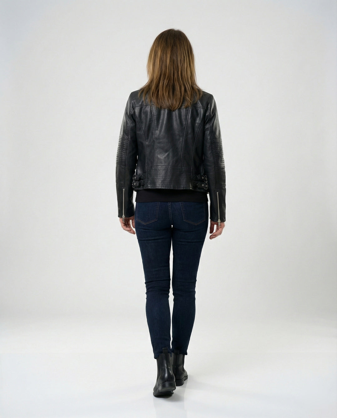 Damen kurz geschnittene taillierte Bikerjacke mit asymmetrischem Reißverschluss gesteppter Ärmelpartie und seitlichen Schnallenbändern EB