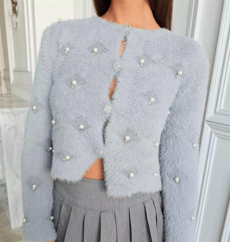 Damen Flauschiger kurzgeschnittener Perlen-Cardigan mit strassbesetzten Schmuckknöpfen EB