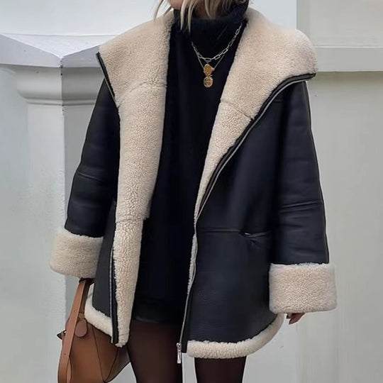 Damen angesagte Kunstlederjacke mit kuscheligem Innenfutter EB