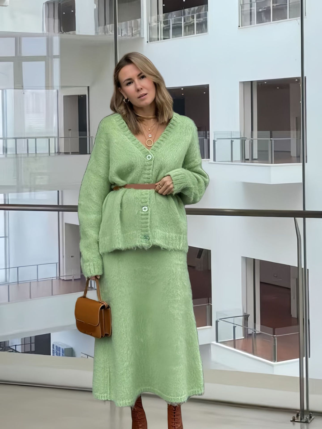 Damen Oversized Strickjacke mit tiefem V-Ausschnitt und großen Knöpfen EB