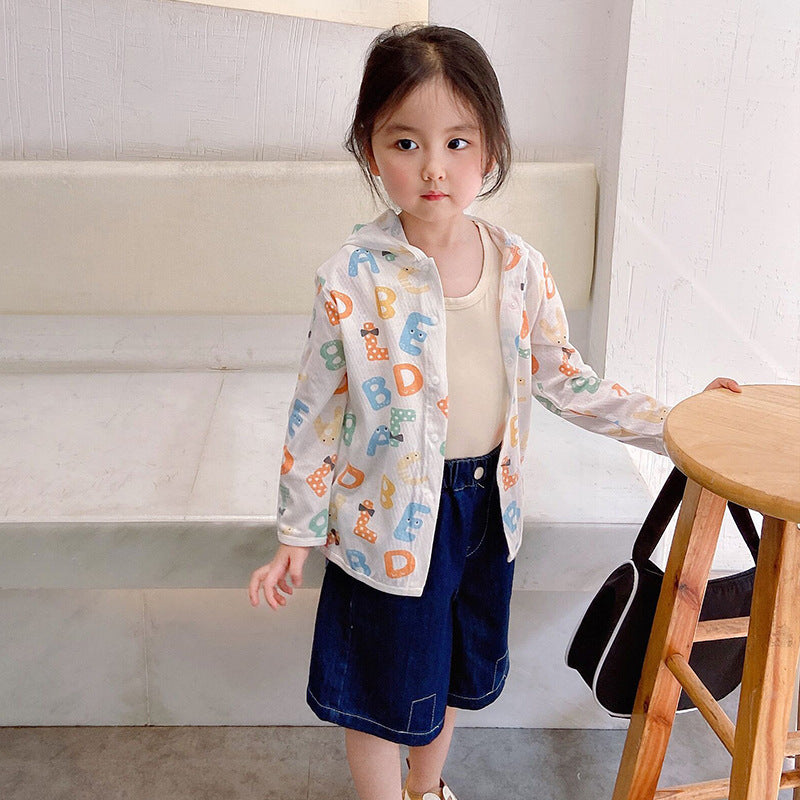 Unisex nan leichte Kapuzenjacke aus Baumwolle für Babys mit ganzflächigem Herzdruck und Druckknopfverschluss EB