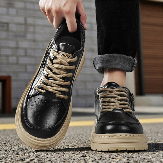 Herren robuste Lederoptik Plateau-Sneaker mit seitlichem Reißverschluss, gepolstertem Knöchelkragen und griffiger Wellenlaufsohle EB