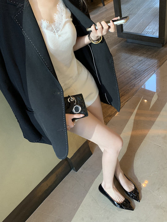 Damen spitze Ballerinas aus glänzendem Lackleder mit elegantem Riemchen EB