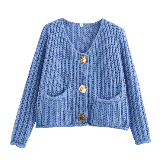 Damen Kurzcardigan im Rippen-Grobstrick mit aufgesetzten Taschen und Statementknöpfen EB