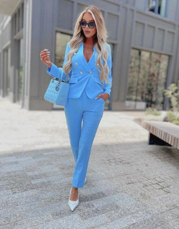 Damen Taillierter Hosenanzug mit tiefem Revers, Slim-Hose und goldenen Zierknöpfen EB