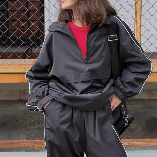 Damen Zweiteiliges Sportliches Jogging-Set mit halbem Reißverschluss, Paspelierung und elastischer Bundhose EB
