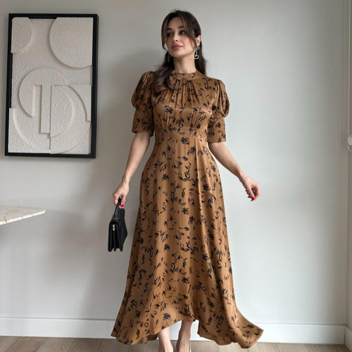 Damen Romantisches Maxikleid mit Rüschendetails und floralem Muster EB