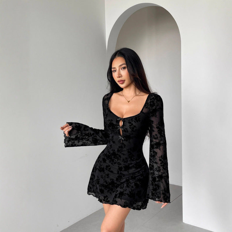 Damen Mini-Kleid mit floralem Stickdesign und transparenten Ärmeln EB